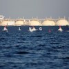 Un navire transporte du gaz naturel liquéfié. 