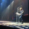 Pierre Lavoie parle sur une scène.