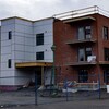 Un immeuble d'appartements en construction.