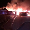 Les flammes ravagent le bâtiment de la garderie Montessori La Casa Tropical, située sur la rue des Améthystes, à Saint-Denis-de-Brompton.