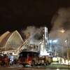 Le presbytère de l'église Saint-Bernardin-de-Sienne a été la proie des flammes la nuit dernière à Montréal.  