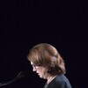 Jane Philpott prend la parole au micro, au moment de livrer un discours devant l'Assemblée des Premières Nations.