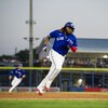 Vladimir Guerrero fils court sur les bases lors d'un match préparatoire contre les Tigers de Détroit au TD Ballpark à Dunedin, Floride, le samedi 25 mars 2023. 