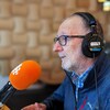 Jean-Claude Basque dans un studio de radio.