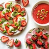 Salade caprese fraises-pesto, fraises aux deux chocolats et soupe aux fraises et aux baies roses.