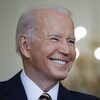 Joe Biden, très souriant.