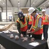 Le premier ministre du Canada, Justin Trudeau, en visite à l'usine Vital Metals de Saskatoon, en Saskatchewan, le 16 janvier 2023.