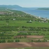 Vue aérienne de petits lots de terres cultivables dans la région de Québec.
