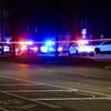 Des véhicules de police.