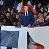 Emmanuel Macron prononce un discours devant ses partisans à Paris.