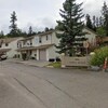Des maisons de deux étages du complexe Terra Ridge le long d'une rue.