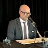 Marc-André Dowd en conférence de presse à Val-d'Or.
