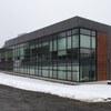 Le Centre de développement et de recherche en intelligence numérique en côté dans la neige