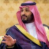 Le premier ministre d'Arabie saoudite et prince héritier Mohammed ben Salmane s'entretient avec le ministre de la Défense de son pays, le 27 septembre 2022.