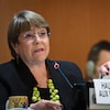 Michelle Bachelet prononce un discours à Genève.