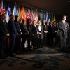 Le ministre de la Santé de la Colombie-Britannique, Adrian Dix, est accompagné de ses collègues des autres provinces et territoires lors d'une conférence de presse à la fin de leur première journée de rencontre à Vancouver le 7 novembre 2022.
