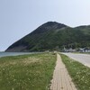 Le mont saint-Pierre qui plonge dans le fleuve Saint-Laurent.