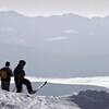 Des skieurs à la station Big White de Kelowna en Colombie-Britannique.