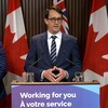 Monte McNaughton en point de presse.