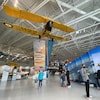 Un avion suspendu au Musée de l'aviation royale de l'Ouest canadien, le 21 mai 2022. 