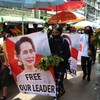 Une image de la leader Aung San Suu Kyi avec l'inscription « Libérez notre cheffe ».