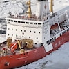 Bateau dans les glaces