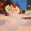 La neige tombée près de l'hôtel de ville de Regina.
