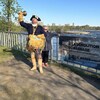 Un crieur qui lance un appel.