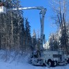 Un camion nacelle installée en forêt le 17 janvier 2022 pour nettoyer les branches tombées sur une ligne électrique.