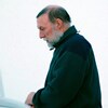 Photographie de l'accusé de profil.