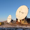Des coupoles satellites près d'Iqaluit.