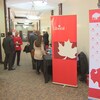 Les affiches portant le logo du Parti libéral du Mnaitoba.