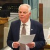Peter Bevan-Baker s'adresse à l'Assemblée législative.