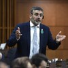 Le député du NPD Pierre Nantel s'exprime lors de la période des questions à Ottawa.