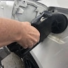 Une pompe à essence dans une auto.