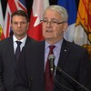 Le ministre Marc Garneau en conférence de presse