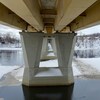 Le dessous du pont Radisson.