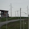 Poteaux électriques sur l'île centrale aux îles de la Madeleine.
