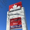 Une station-service Petro-Canada.