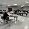 Des personnes lors d'une rencontre le samedi 11 mars 2023 à Anola au Manitoba.