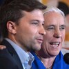 Gabriel Nadeau-Dubois et Manon Massé, souriants, durant un point de presse.