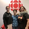 Raphaëlle Quevillon, Lysanne Morin et Samuel Tremblay dans les studios de Radio-Canada à Rouyn-Noranda.