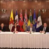 Les premiers ministres de l'Alberta, de la Saskatchewan, du Manitoba et des Territoires du Nord-Ouest en conférence de presse.