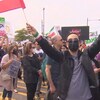 Des manifestants arborent des pancartes demandant au régime iranien de laisser les femmes libres de leur corps.
