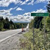 Un panneau routier indique la limite municipale de Saint-Guy.