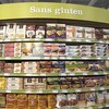 Étalage de produits dans gluten.Épicerie spécialisée.