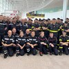 Photo de groupe des sapeurs-pompiers du Gard arrivés à l'aéroport Jean-Lesage à Québec, le jeudi 8 juin 2023.