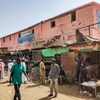 Un centre médical criblé d'impacts de balles au Souk Sitta, dans le sud de Khartoum.