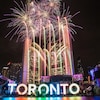 Feux d'artifice devant l'hôtel de ville de Toronto