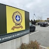 L'affiche de la Sûreté du Québec indiquant Poste principal de la MRC de la Vallée-de-l'Or.
